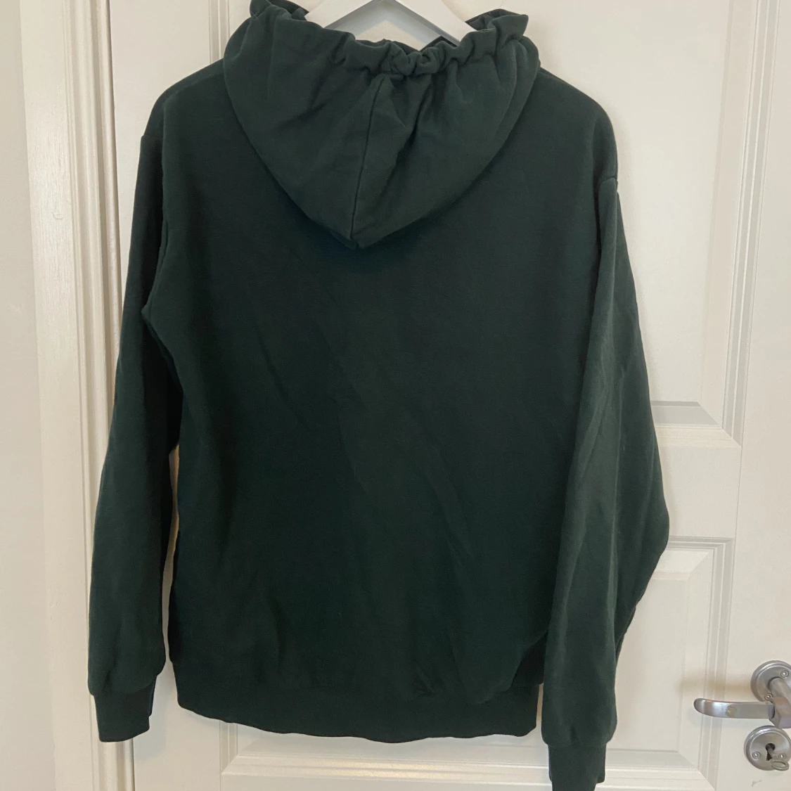 Mörk grön hoddie  - 90