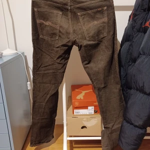 Nudie manchester byxor - Manchester byxor från Nudie jeans.co. använda 2 gånger