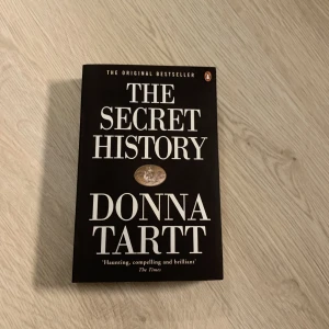 The secret history  - Säljer denna bok, i nyskick och oläst
