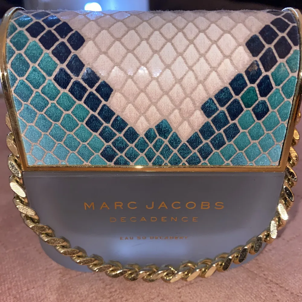 Marc Jacobs EDP So Decadence 50 ml, Ny Nypris: 920kr . Accessoarer.