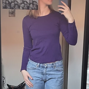 Långärmad tröja - Lila långärmad tröja från märket Street one. Färgen är som på andra bilden:)