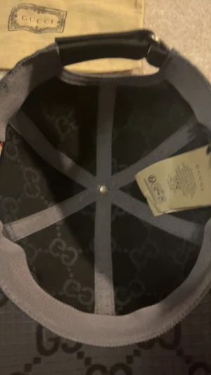 Gucci keps helt ny  - Helt ny Gucci keps jag säljer den för att den är för stor för mig 