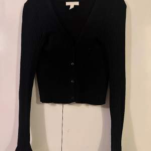 Cropped cardigan from H&M in size XS. Selling because it’s too small:)