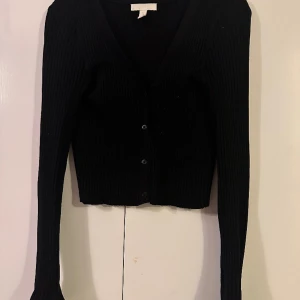 Ceopped cardigan - Cropped cardigan from H&M in size XS. Selling because it’s too small:)