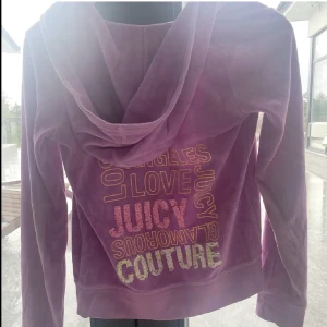 Juicycouturejacka  - Superfin vintage juicy couture jacka i lila!❤️Passar Xs