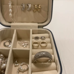 Silverring  - Säljer denna jättefina silverring! Passar perfekt till både vardag och fest💘