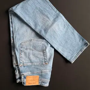 Jack & Jones jeans i storleken 30/32 i modellen straight/slim inga defekter osv nypris| 900 mitt pris| 399 priset kan diskuteras vid snabb affär