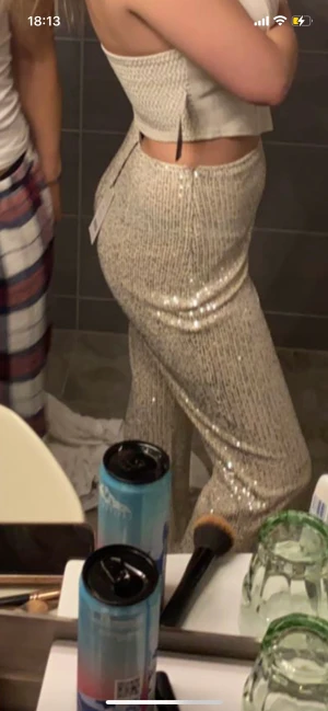 Glitterbyxor  - Skitsnygga glitter byxor som jag köpte förra nyår men använde dom inte då jag använde min klänning så dom är aldrig använfa