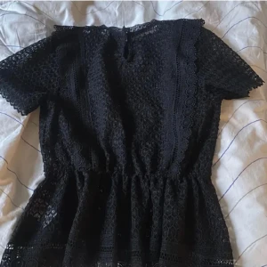 Spetsblus!  - Superfin spetsblus från Gina Tricot! 💘