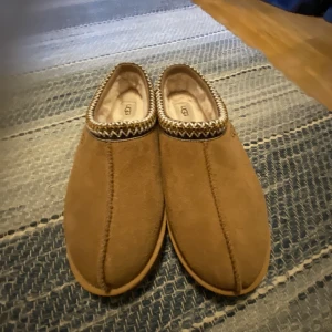 Uggs - Säljer mina helt nya uggs, aldrig använda bara testade. Säljer dom för dom var för små för mig. Storlek 43⚡️