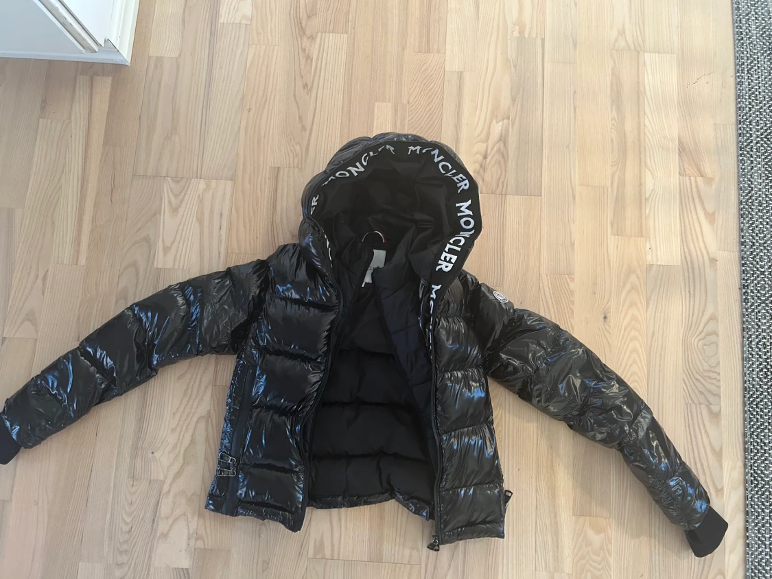 Moncler jacka  - 90