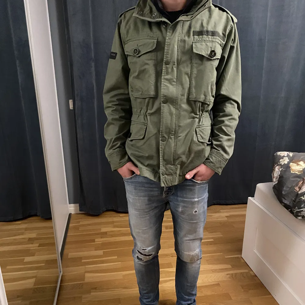 Field Jacket nästan oanvänd Storlek: L Nypris: 1100kr. Jackor.