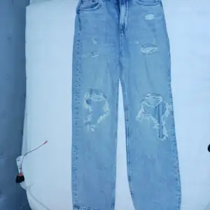 Nästan nya jeans, aldrig använt pga inte kommit till användning.