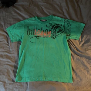 Billabong t-shirt - Grön tshirt från Billabong. Storlek M (dam). 