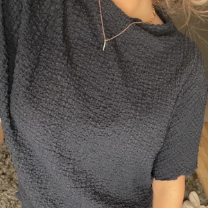 Mörkblå tröja - Mörkblå tröja från zara, väldigt bra skick, i storlek S