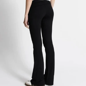 Yogapants - Använda ett fåtal gånger.☺️Dom är lite  stora för mig och det är därför jag ej använder dem. Bra skick skulle jag säga, meddela innan du trycker på ”Köp nu”❤️❤️