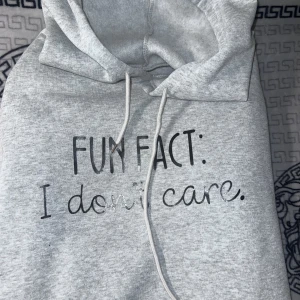 Hoodie med tryck  - En Hoodie från SHEIN med roligt tryck!