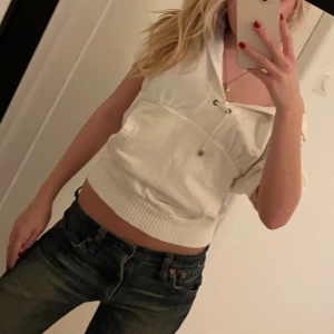 Kortärmad vit hoodie - Skit snygg vintage kortärmad hoodie med luva! 