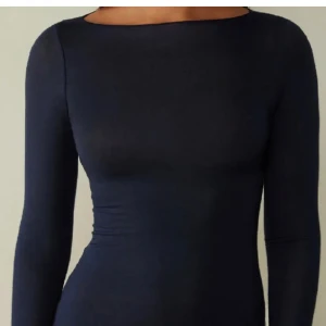 Intimisering tröja - Säljer min intimisering tröja som är i super bra skick! Storlek S ( stretchigt material) , anledningen till att jag säljer är pga att jag har för många🫶🏼