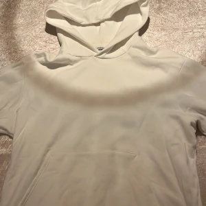 Acne Studios Hoodie  - Säljer min hoodie från Acne, knappt använd så den är i väldigt bra skick! Nypris är 4000 och den är i storlek M