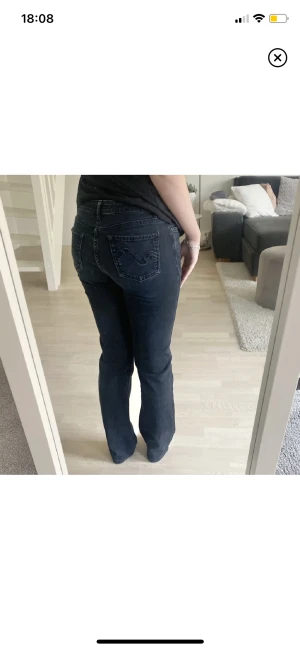 Jeans - Fina jeans med snygga fickor!