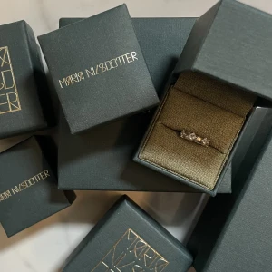 Earcuff Maria - Jättefin!! Nypris 1800. Tror ej modellen säljs längre (”moonstone earcuff”). 990 vid snabb affär!!