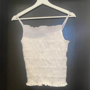 Sommartopp - Jättesöt sommartopp från H&M som inte kommit till användning