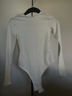 2 Toppar som säljs  - Xxs på båda har använts enbart 1 gång. 