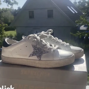 SÖKER GOLDEN GOOSE SKOR  - Söker golden Goose skor, om ni säljer nått par så skicka gärna t mig ❤️ 
