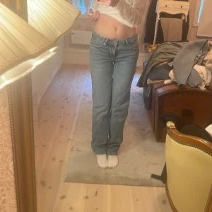 Jeans lager 157 - Low straight jeans från lager 157, använd endast en gång så bra skick❤️Nypris: 400kr