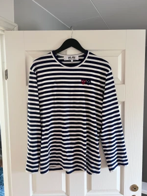 cdg longsleeve - Size L sitter lite mindre 10/10