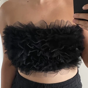 NY tylltopp  - Helt NY oanvänd topp från Gina tricot i svart tyll. 