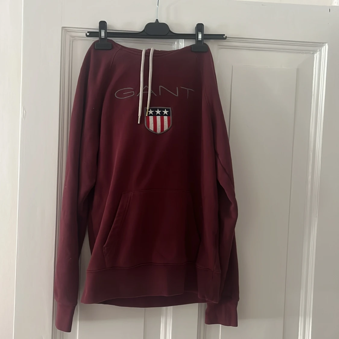 Röd GANT hoodie