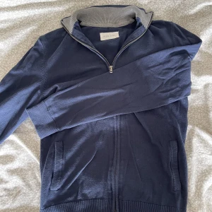 Två tröjor i fint skick - .