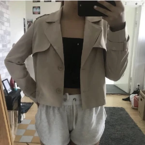 Kavaj - Jättefin kort kavaj💗