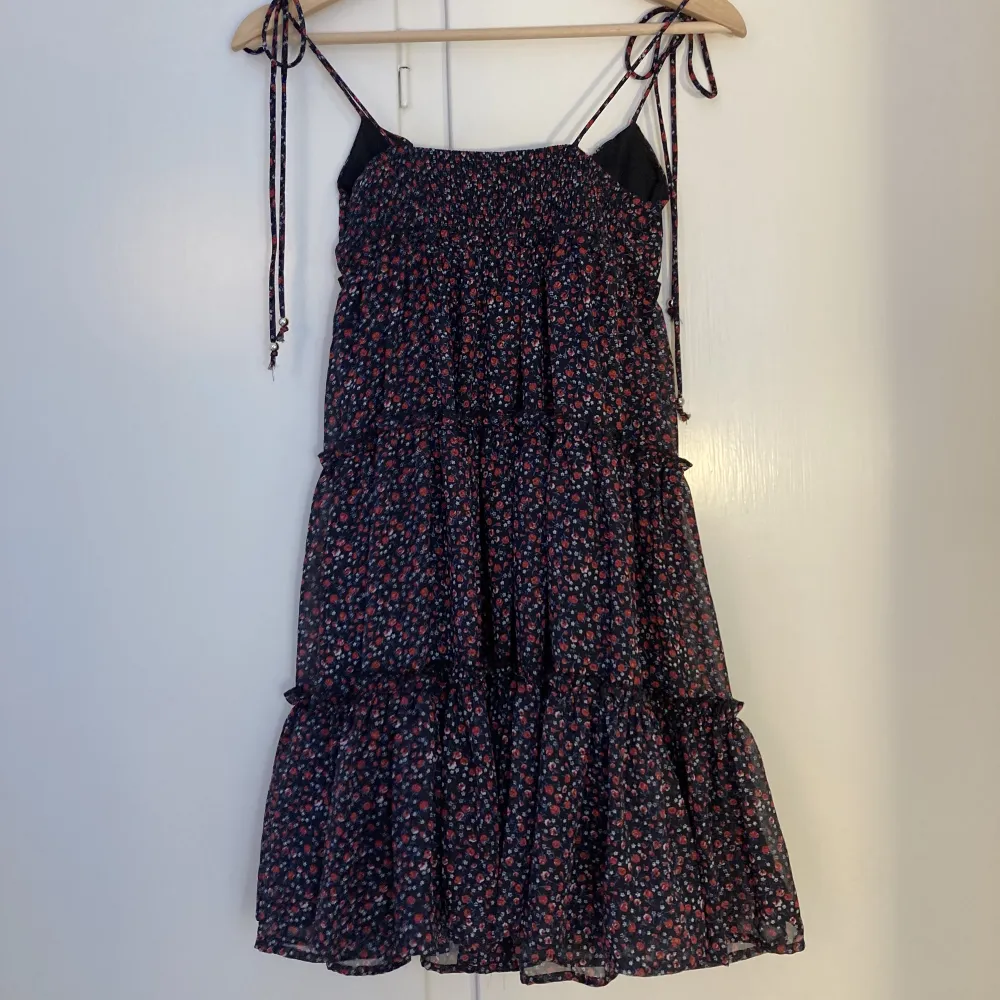 Säljer denna jätte söta klänningen från New Yorker✨. Klänningar.