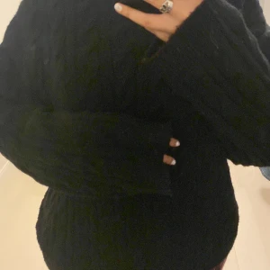 Stickad tröja - Stickad tröja från lager 157, den är i storlek S men är lite overzised. Den är i bra skick men den är lite nopprig (inget som man märker).