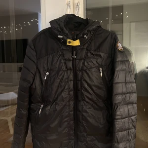 Parajumper jacka  - Köpt för 4800kr  Bra skick 