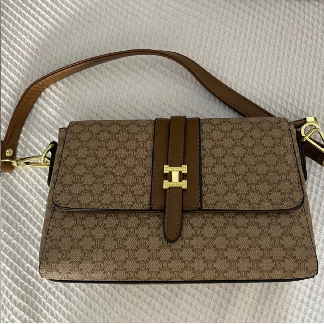 Beigebrun axelväska  - 91