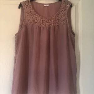 Blus i nyskick storlek 38 - Den är använd fåtal gånger 