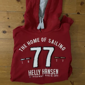 Helly Hansen hoodie  - Sparsamt använd. Återupplagd för att erbjuda fri frakt 