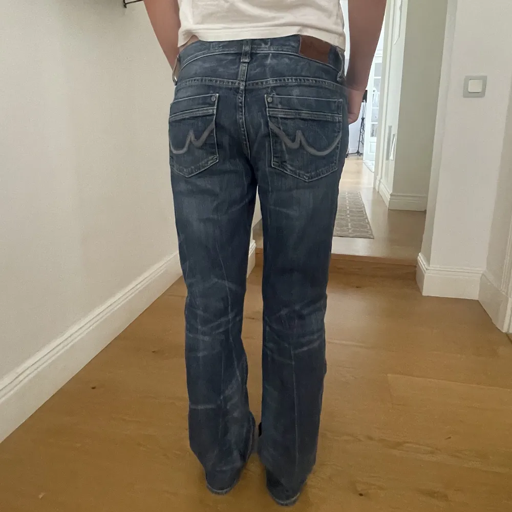 Lågmidjade LTB jeans köpta på sellpy🙌🏼. Jeans & Byxor.