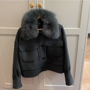 INTRESSEKOLL på meotine jacka 🌈 - Intressekoll på min gröna meotine jacka!