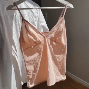 Aprikos linne - Gulligt linne som jag precis köpt men tycker ej den passa mig, därav säljs💘 bara att skriva vid eventuella frågor🤗 Lånade bilder!!