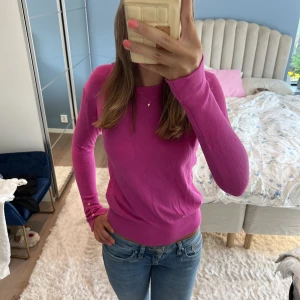 Stickad tröja - Så fin rosa stsickad tröja från zara💓bra skick! Storlek: s