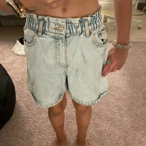 Shorts - Ett par fina shorts ALDRIG ANDVÄNTS!