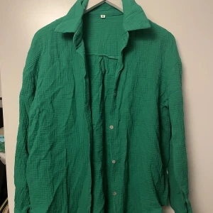 Kofta SHEIN - STORRENSNING! Grön SHEIN kofta/skjorta 