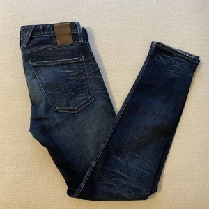 Replay Anbass - Tjena, säljer dessa feta Replay Jeans i storlek 32. Skick 9,5/10 som nya. Vid frågor eller fler bilder är det bara att höra av sig.