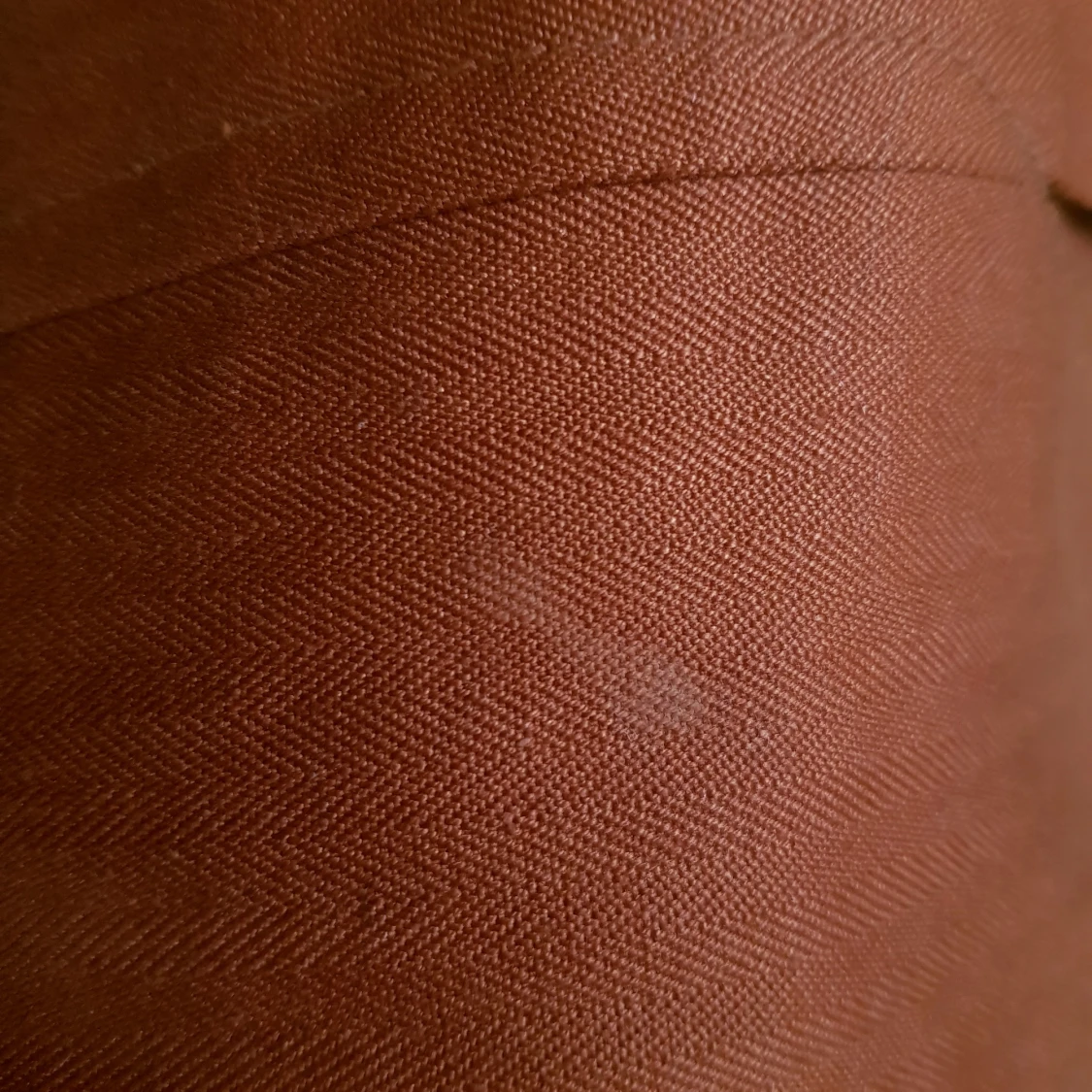 Härlig utsvängd kjol med knappar - 90