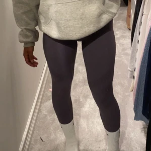 träningsthigts - ett par träningsthigts ifrån womens best som är superskönt och i bra skick!💜